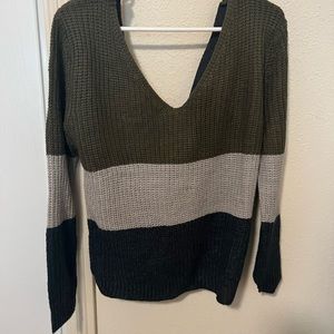 Beautiful sweater, two colors, gray and green